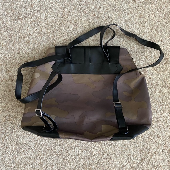 Stella & Dot Ava Camo Backpack - Picture 5 of 9